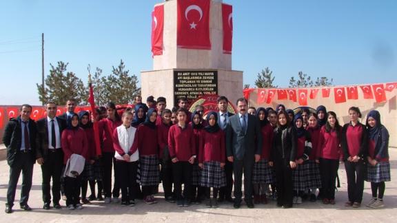 İlçe Milli Eğitim Müdürümüz Ceylani, 18 Mart Şehitleri Anma Günü ve Çanakkale Zaferinin 100. yıl dönümü nedeniyle düzenlenen programa katıldı