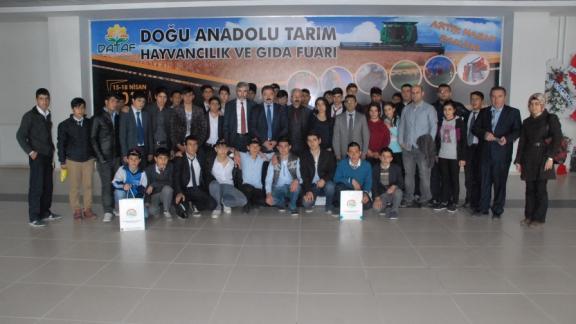 İlçe Milli Eğitim Müdürümüz Muhlis Ceylani Vanda, düzenlenen Doğu Anadolu Tarım Hayvancılık ve Gıda Fuarı açılış törenine katıldı.