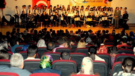İlçemize bağlı Anadolu Güzel Sanatlar Lisesinden Muhteşem Konser