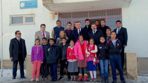 İlçe Kaymakamımız Sarı ve İlçe Müdürümüz Ceylani Köy okullarını ziyaret ettiler.
