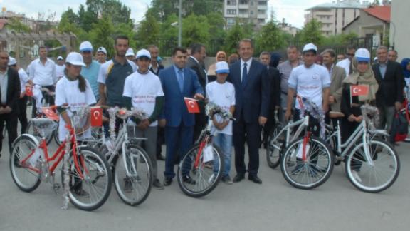 İlçe Müdürümüz Ceylani Sağlıklı Yaşam Kültürünü Teşvik Projesi bisiklet dağıtım törenine katıldı.