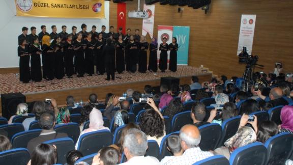 İlçemize bağlı Anadolu Güzel Sanatlar Lisesi tarafından Yılsonu gösterisi düzenlendi 