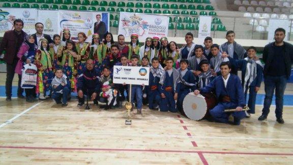 Halk Oyunları Bölge yarışmasında İsmail Hakkı Tonguç İlk ve ortaokulu halk oyunları ekibimiz birinci oldu.