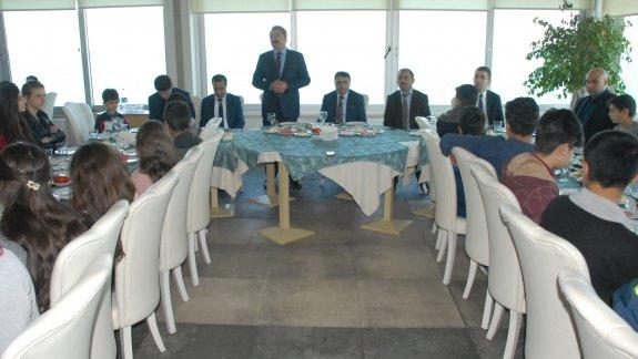 Ahmet Yesevi Ortaokulu, TEOG öncesi moral kahvaltısı düzenledi