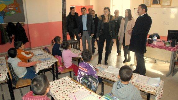 Kaymakam Meral Uçar İlçemize bağlı Yeni Köşk Köy Okulunu Ziyaret etti
