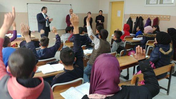 İlçe Müdürümüz Ceylani, Tuşba Alaköy Fatih İmam Hatip Ortaokulunu ziyaret etti 