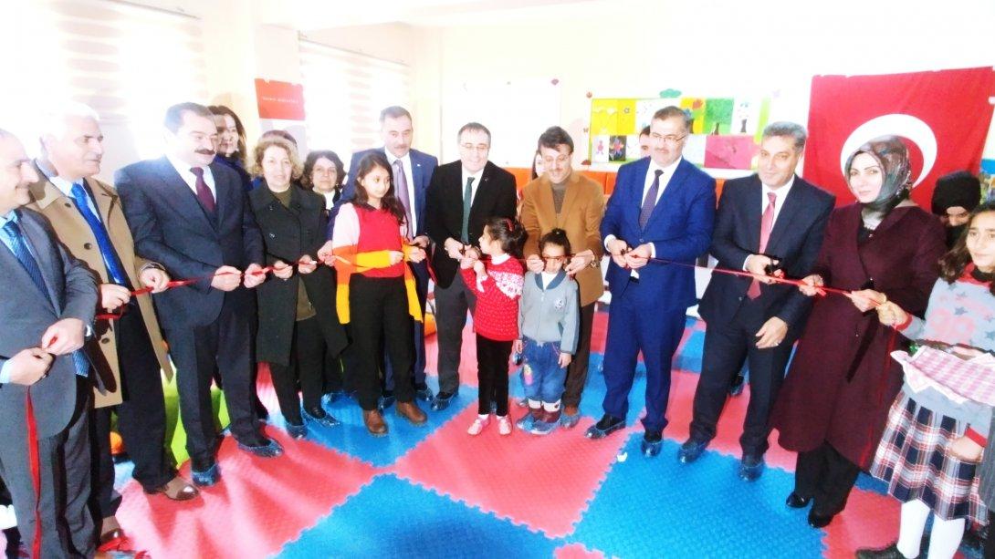  Türk Kızılay Van Şubesi tarafından Tuşba İlçemizde oluşturulan Özel Eğitim Sınıfının açılışı gerçekleştirildi.