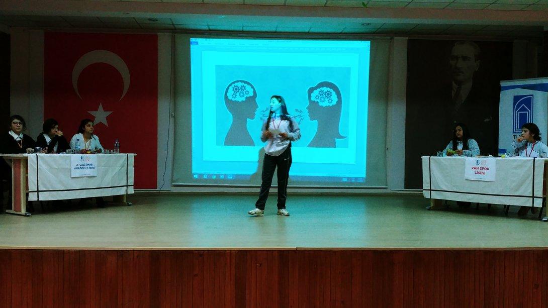 Geleneksel Tuşba´da Fikirler Konuşuyor münazara yarışmasının 5. Galibi Abdurrahman Gazi İMKB Anadolu Lisesi oldu 