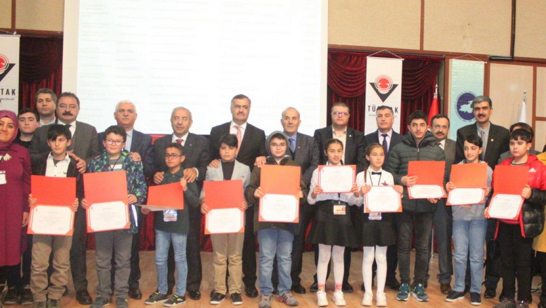 İlçe Müdürümüz Ceylani,2019 Yılı Türkiye Bilmsel ve Teknolojik Araştırma Kurumu (TÜBİTAK) 13.Ortaokul Öğrencileri Araştırma Projeleri Van Bölge Yarışma Sergisi Ödül Törenine katıldı