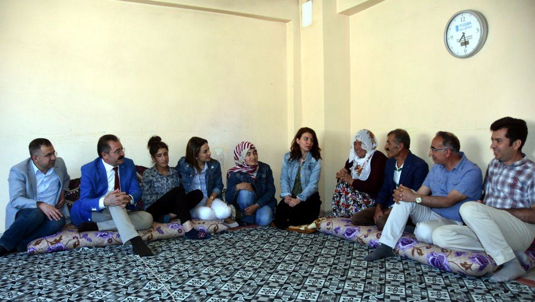 Tuşba'da Kız Çocuklarının Okullaşması Devam Ediyor