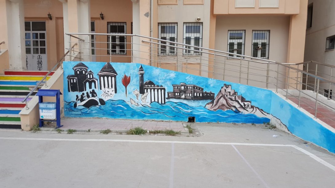 Kültür Sanat Van Projesi kapsamında Fatih Sultan Mehmet Anadolu Lisesi duvarları şenlendi